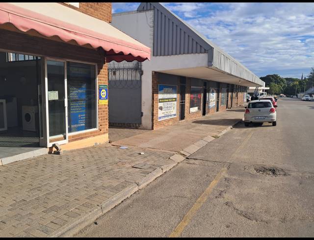 900M² RETAIL FOR SALE IN BRITS CENTRAL